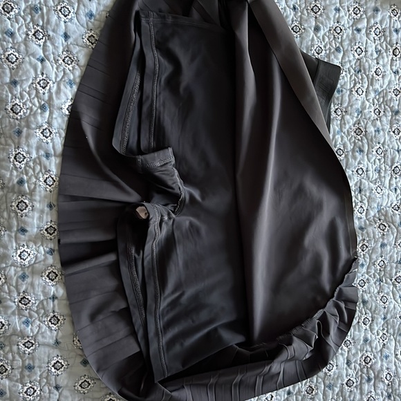 Nike Black ruffle golf skirt - Picture 5 of 5